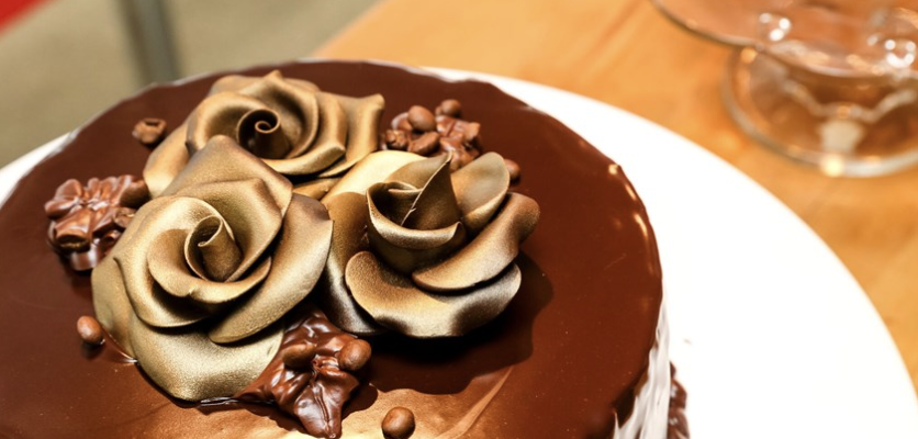 A Perfect Afternoon Of Champagne And Cakes