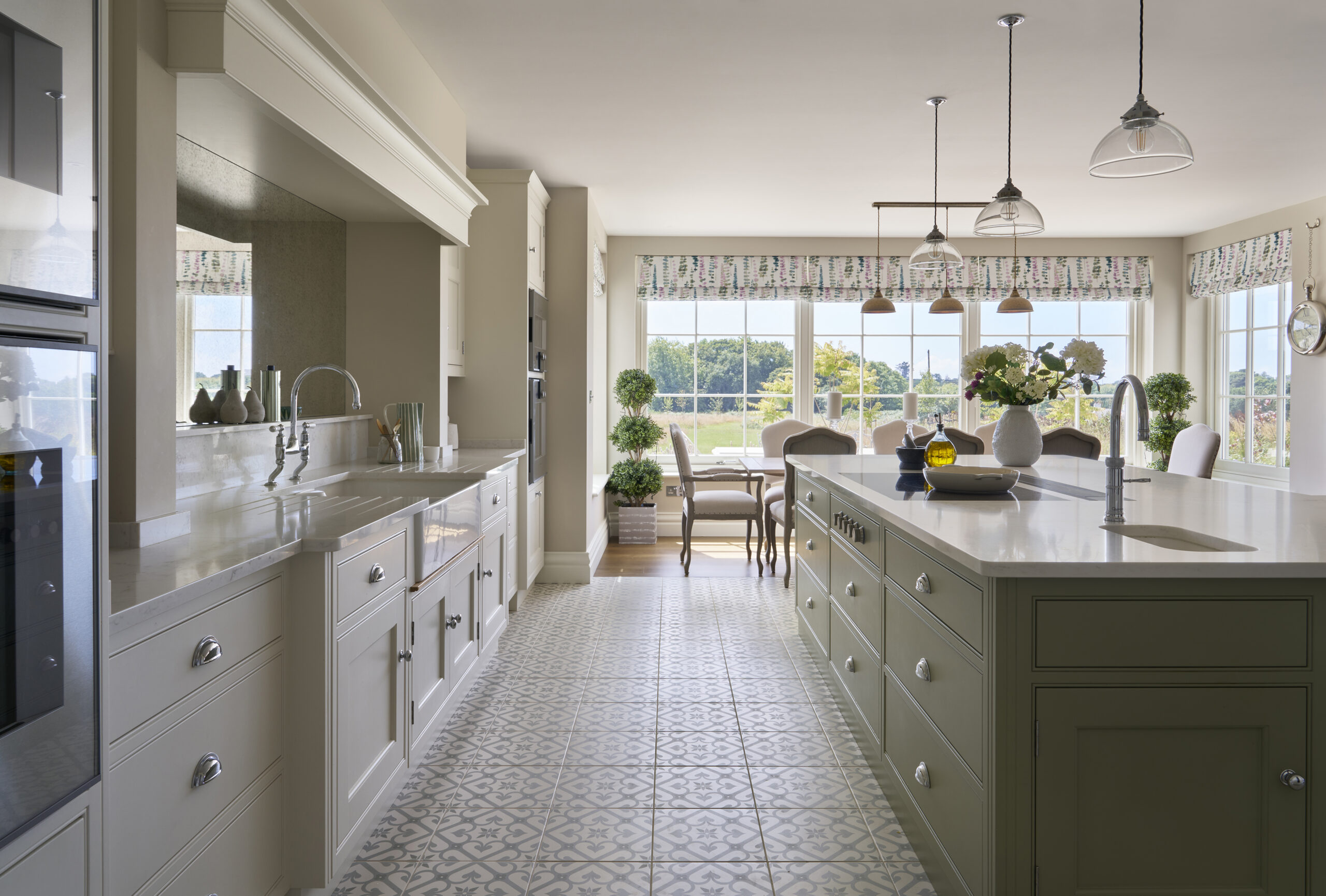 Light and airy, neutral kitchen