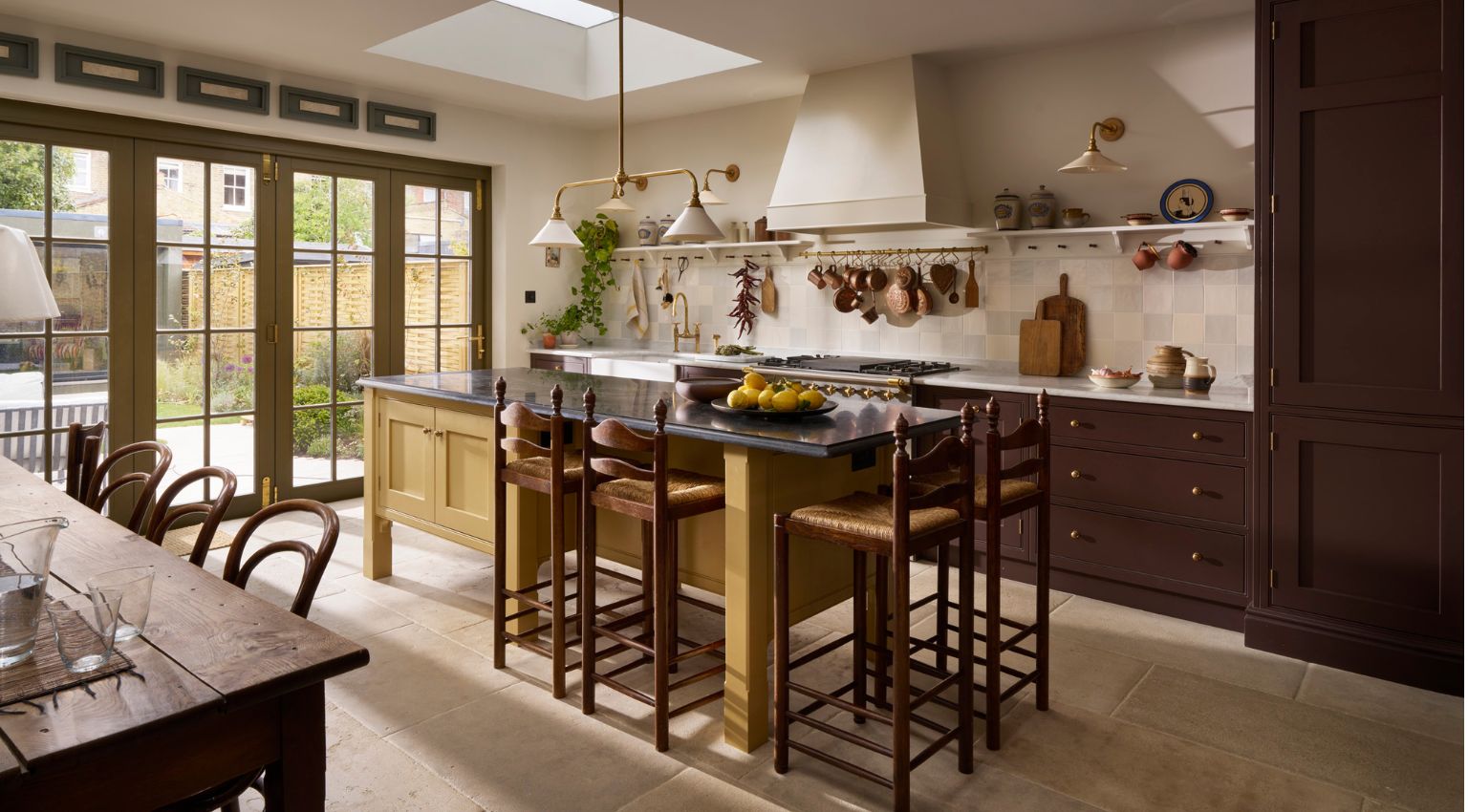 Timeless kitchen island with open rack for saucepans