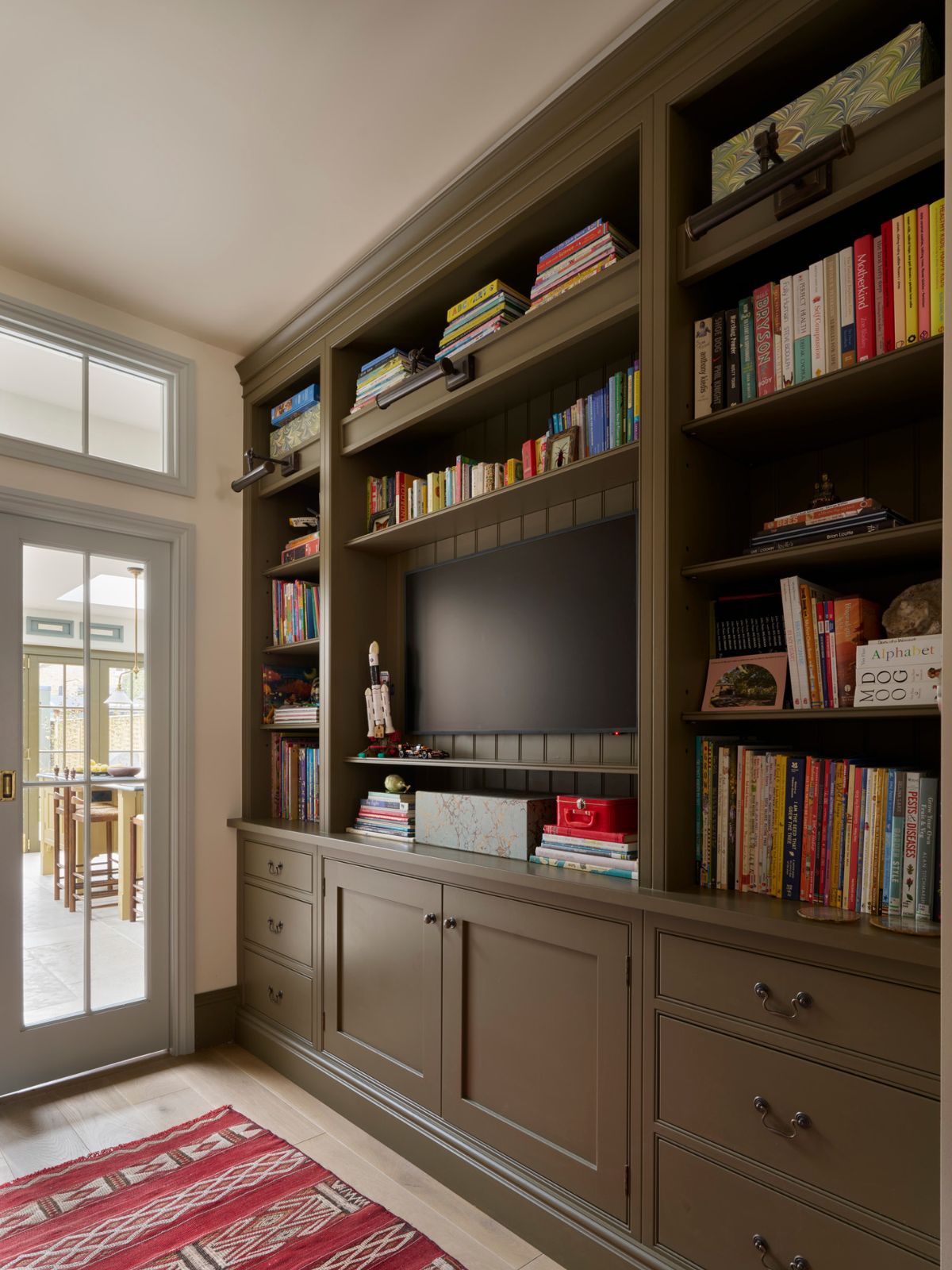 TV snug flowing to kitchen