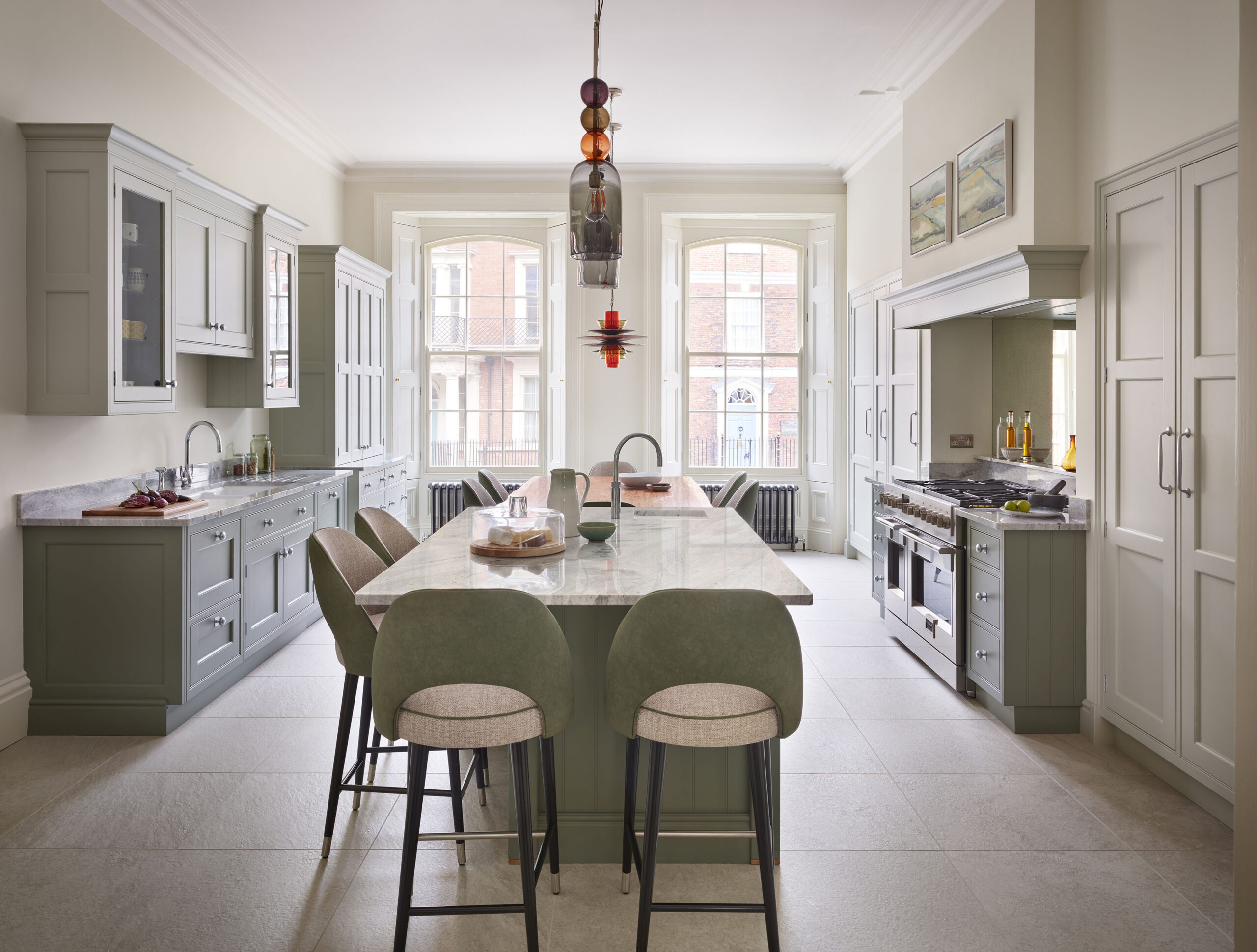 Neutral townhouse kitchen